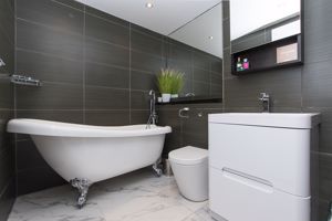 Ensuite Bathroom- click for photo gallery